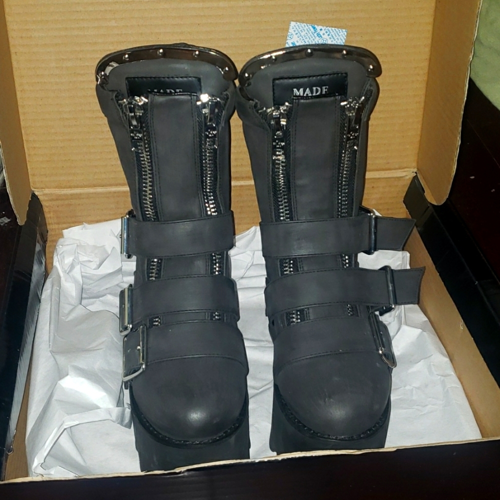 Current Mood by Dollskill platform boots, size 6, black